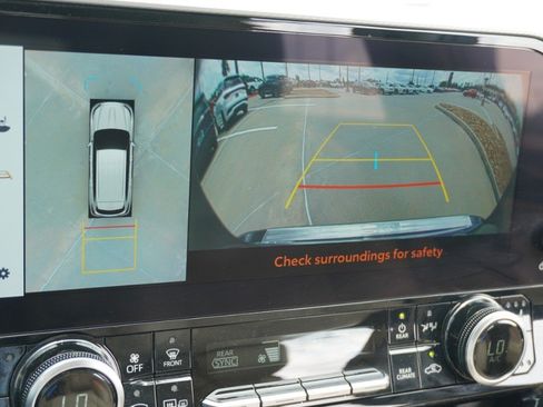 Used 2024 Toyota Highlander Platinum FWD image 17