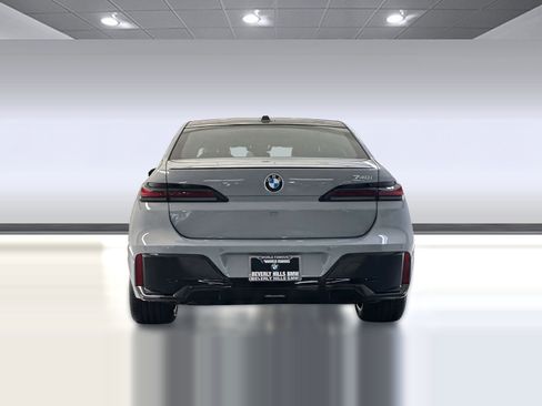 New 2026 BMW 740i image 9