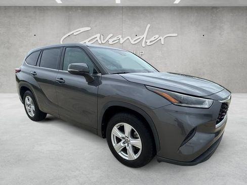 Used 2021 Toyota Highlander L FWD image 2