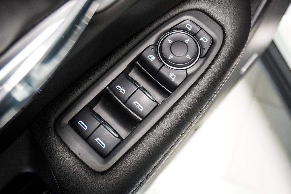 Used 2022 Cadillac XT6 Premium Luxury w/ Technology Package FWD image 21