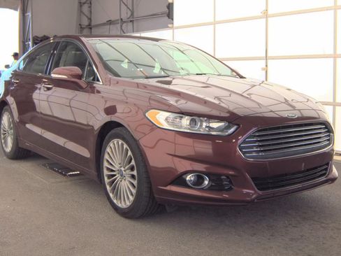 Used 2016 Ford Fusion Titanium FWD image 3