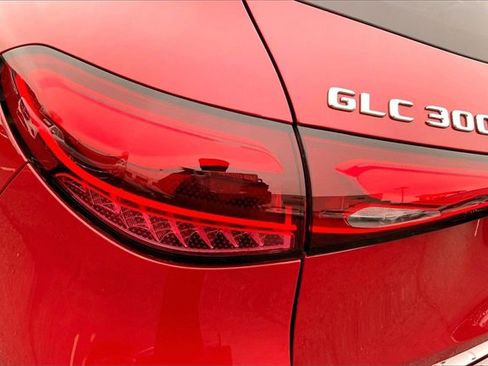 Used 2025 Mercedes-Benz GLC 300 4MATIC image 25
