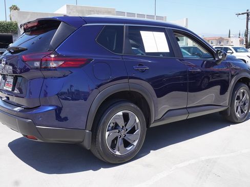 Used 2025 Nissan Rogue SV w/ SV Premium Package FWD image 7