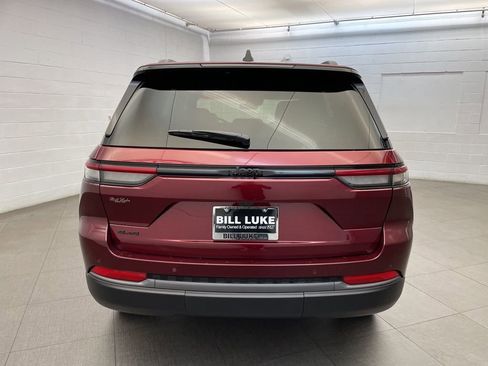 New 2026 Jeep Grand Cherokee Altitude image 4