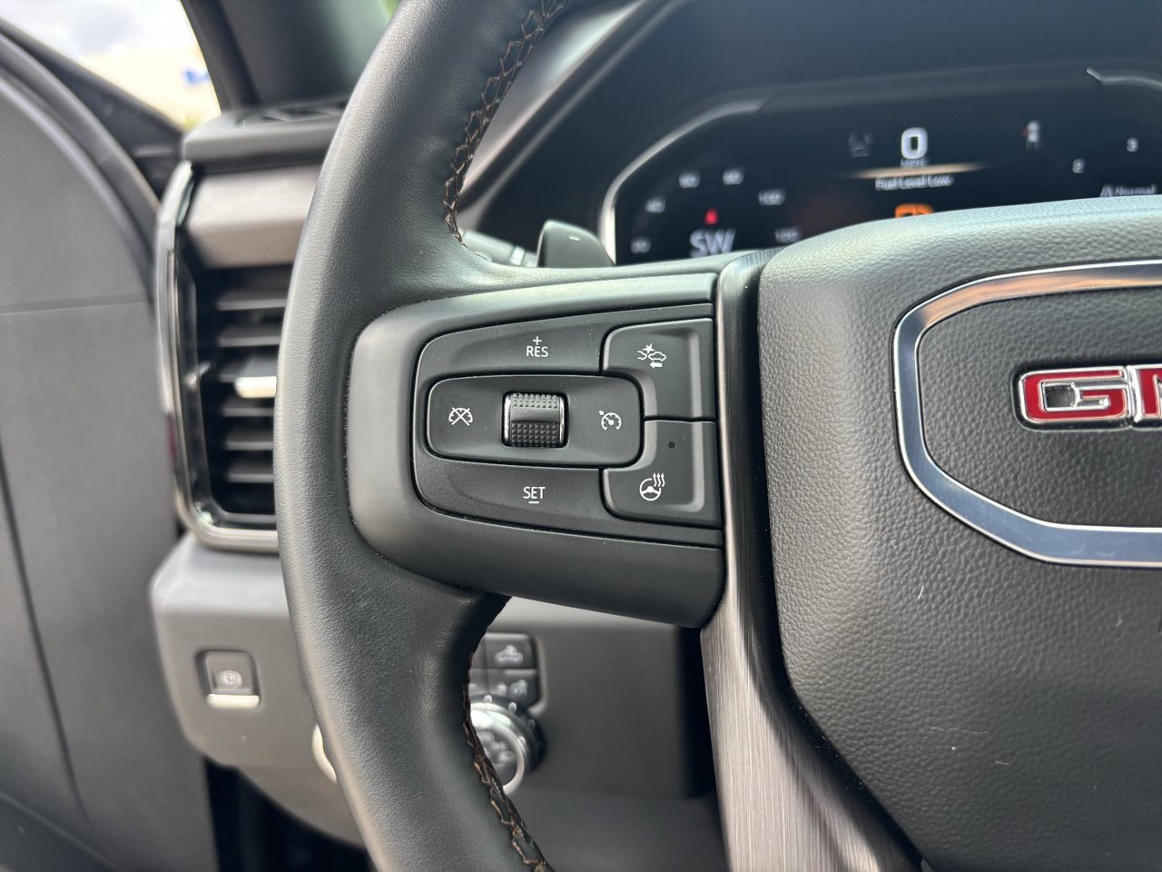 Used 2024 GMC Sierra 1500 AT4 w/ Technology Package AWD/4WD image 26