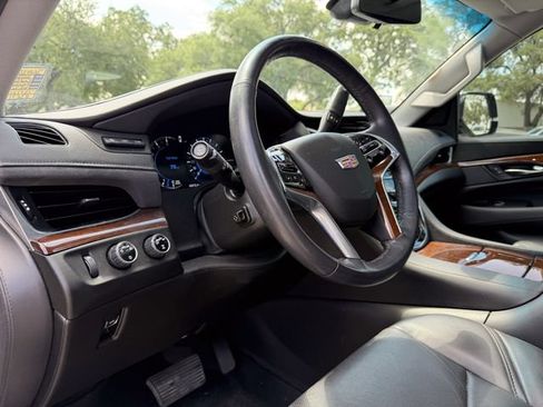 Used 2020 Cadillac Escalade Premium Luxury AWD/4WD image 8
