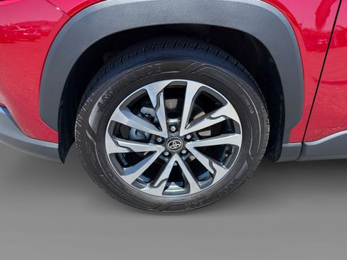 Used 2025 Toyota Corolla Cross XLE w/ Convenience Package FWD image 9
