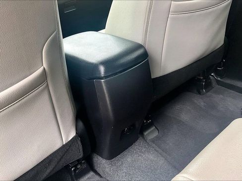 Used 2017 Toyota RAV4 XLE image 31