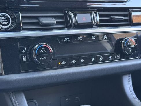 Used 2024 Nissan Pathfinder Platinum w/ Cargo Package image 37