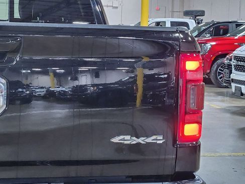 Used 2023 RAM 1500 Laramie AWD/4WD image 22