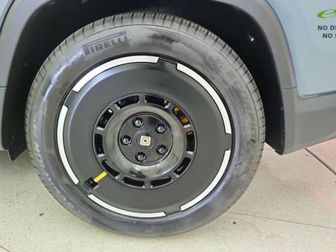 Used 2025 Rivian R1T Premium AWD/4WD image 60