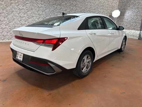 New 2026 Hyundai Elantra SE image 7