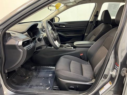 Used 2024 Nissan Altima 2.5 SV FWD image 15
