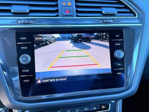 Used 2021 Volkswagen Tiguan SE image 23