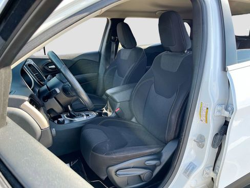 Used 2015 Jeep Cherokee Latitude image 19