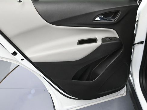 Used 2020 Chevrolet Equinox LS w/ LS Convenience Package image 23