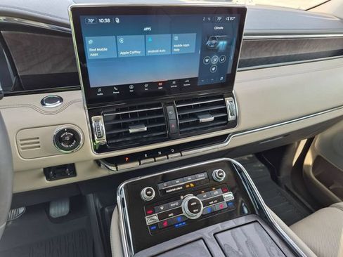 Used 2024 Lincoln Navigator Reserve AWD/4WD image 11
