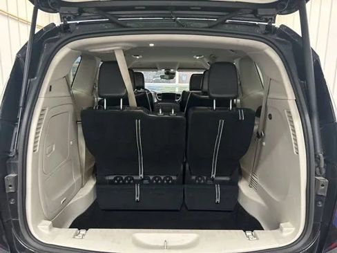 Used 2023 Chrysler Pacifica Touring-L FWD image 18