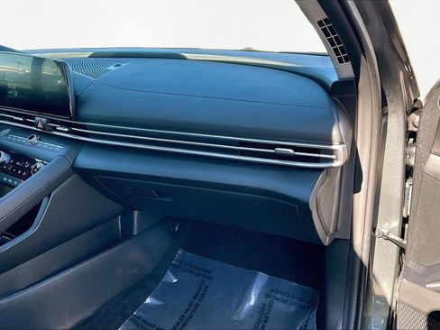 Used 2025 Hyundai Elantra SEL image 17