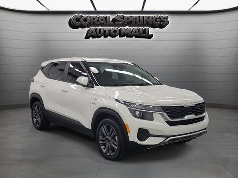 Used 2023 Kia Seltos LX AWD/4WD image 1