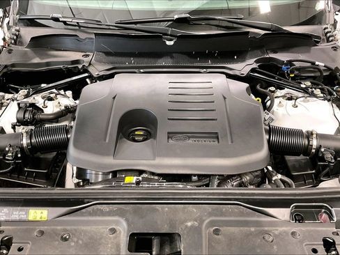 Certified 2025 Land Rover Discovery Dynamic SE AWD/4WD image 32