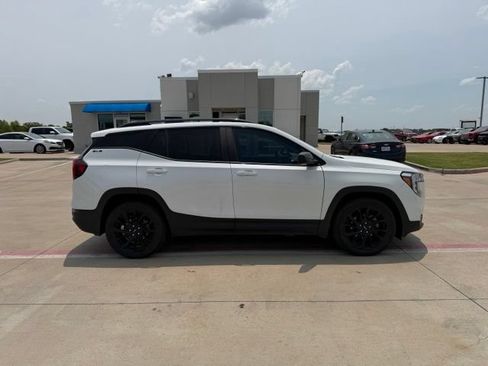 Used 2023 GMC Terrain SLE w/ Elevation Edition FWD image 2