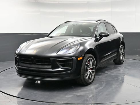 Certified 2023 Porsche Macan S image 1