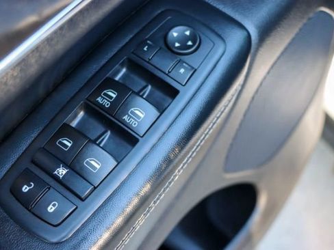 Used 2017 Jeep Grand Cherokee Limited image 13