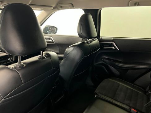 Used 2024 Mitsubishi Outlander SE FWD image 19