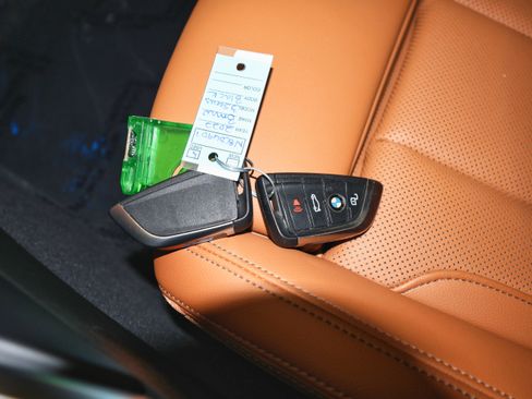 Used 2022 BMW 330e xDrive w/ M Sport Package image 35