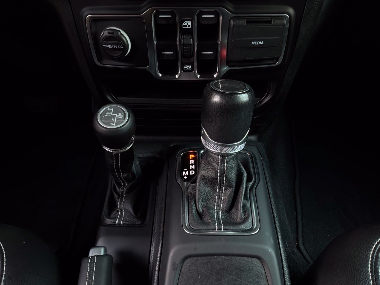 Used 2021 Jeep Wrangler Unlimited Sahara w/ Cold Weather Group AWD/4WD image 27