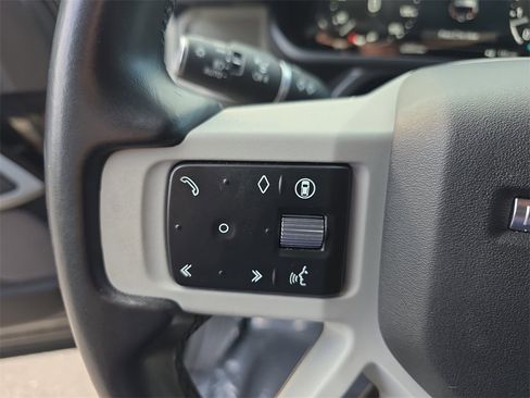 Used 2024 Land Rover Defender 90 S image 33