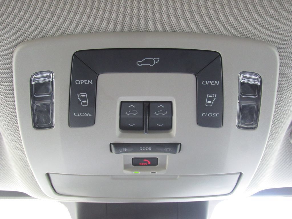 Certified 2024 Toyota Sienna XLE FWD image 29