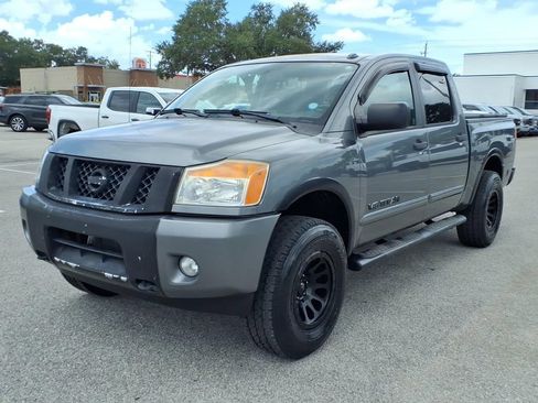 Used 2015 Nissan Titan SV w/ SV Value Truck Package AWD/4WD image 3