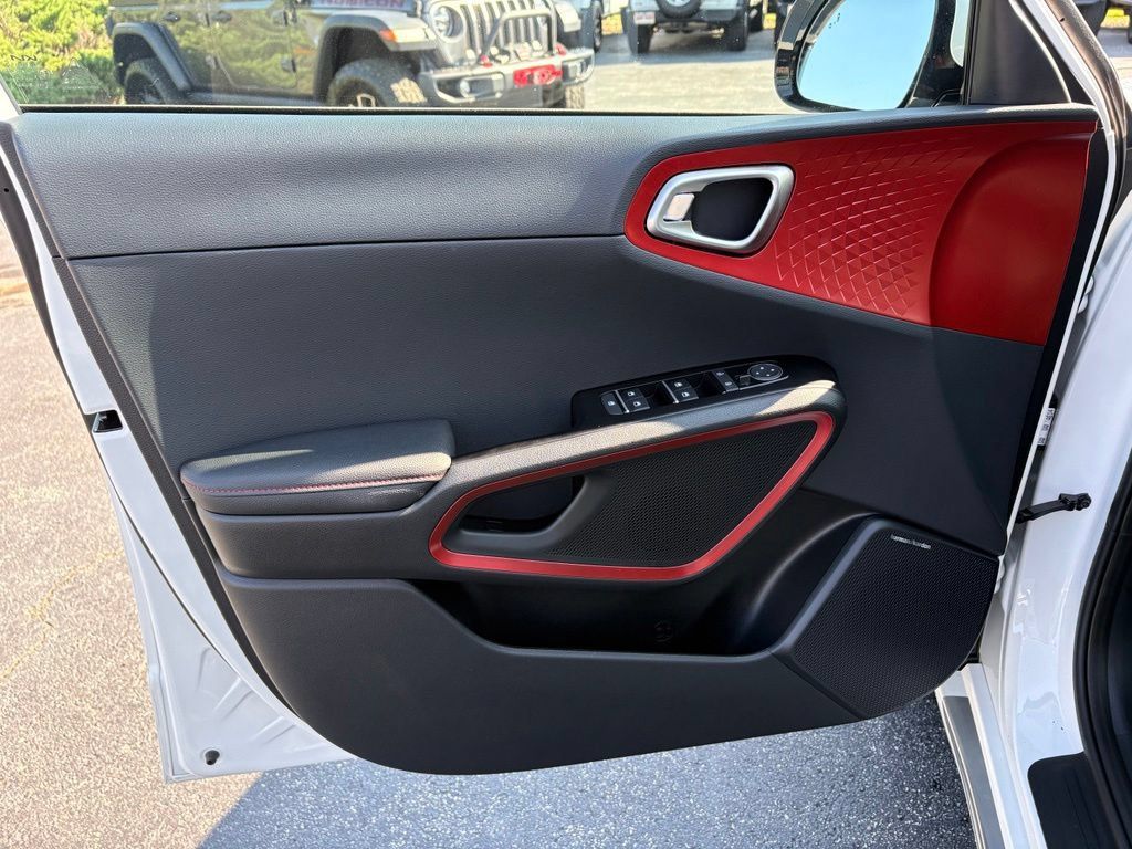 Used 2025 Kia Soul GT-Line w/ GT-Line Technology Package FWD image 25