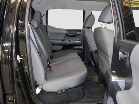 Used 2020 Toyota Tacoma SR5 RWD image 37
