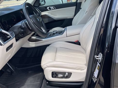 Used 2025 BMW X7 xDrive40i w/ Premium Package AWD/4WD image 2
