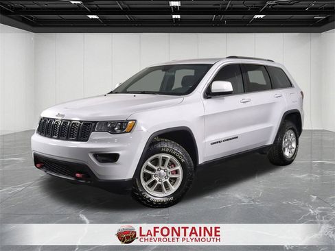 Used 2020 Jeep Grand Cherokee Laredo image 1