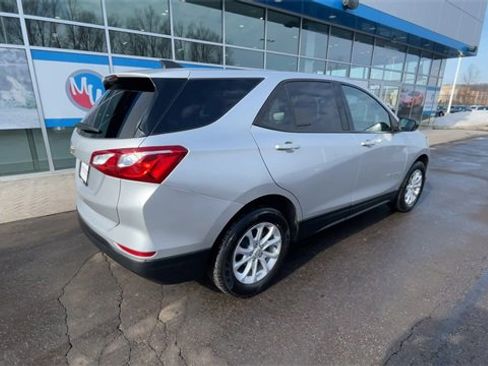 Used 2019 Chevrolet Equinox LS w/ LS Convenience Package image 8