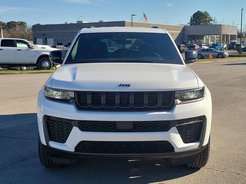 New 2026 Jeep Grand Cherokee Altitude AWD/4WD image 8