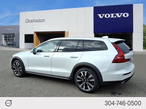 Certified 2022 Volvo V60 T5 Cross Country w/ Climate Package image 5