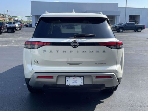 Used 2024 Nissan Pathfinder Platinum w/ Cargo Package FWD image 4