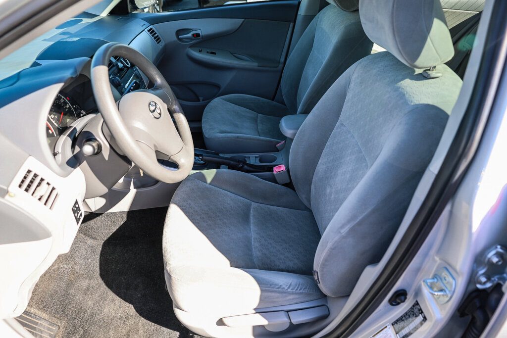 Used 2009 Toyota Corolla LE w/ All Weather Guard Pkg FWD image 8