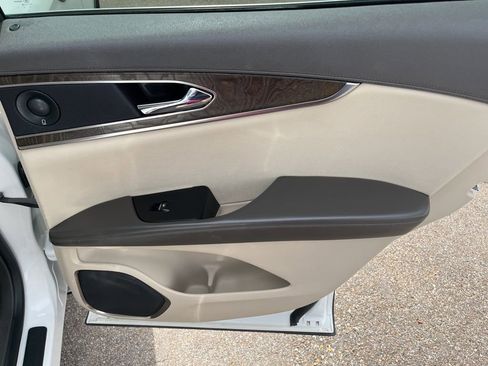 Used 2020 Lincoln Nautilus Reserve image 33