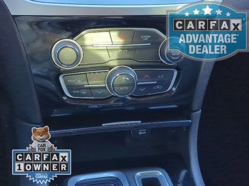 Used 2023 Chrysler 300 Touring w/ Sport Appearance Package image 8