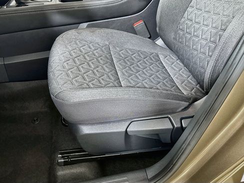 Used 2025 Nissan Kicks SV AWD/4WD image 18
