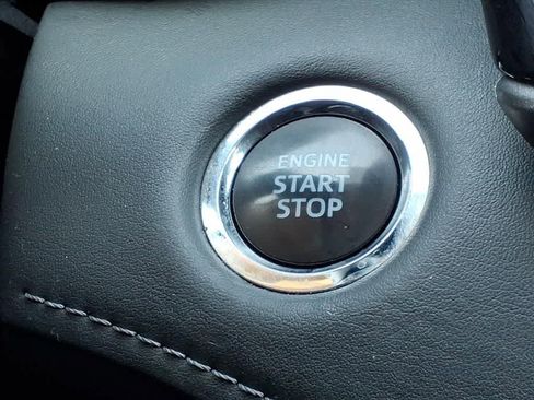 Used 2023 Toyota Highlander XLE image 24