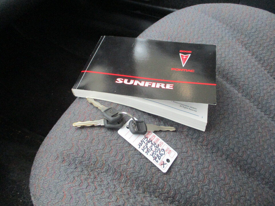 Used 2002 Pontiac Sunfire SE w/ Opt Pkg 1 FWD image 31