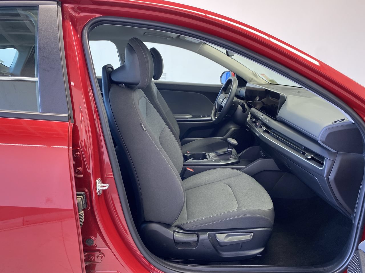 Certified 2025 Kia K4 FWD image 28