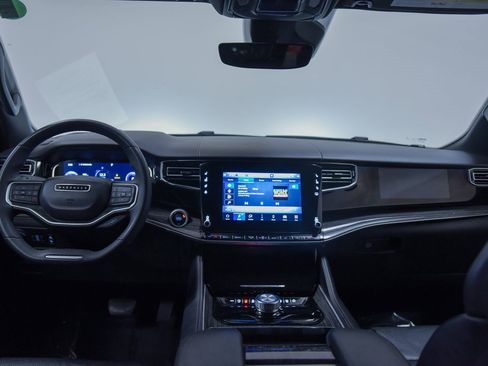 Used 2022 Jeep Wagoneer Series II w/ Convenience Group I image 2